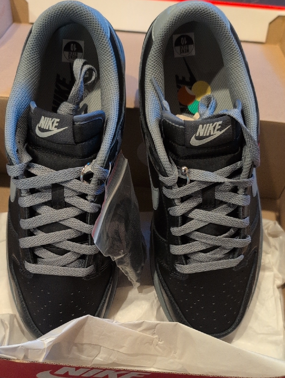 Nike Men’s Black and Gray Low-Top Sneakers with Light Gray Laces